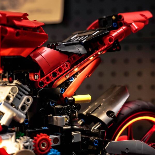 Lego Technic Ducati Panigale V4 S 42202 için Aydınlatma Kiti