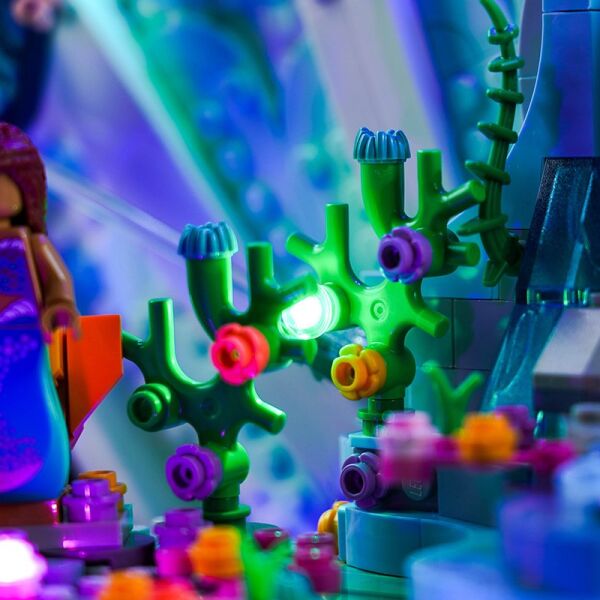 The Little Mermaid Royal Clamshell 43225