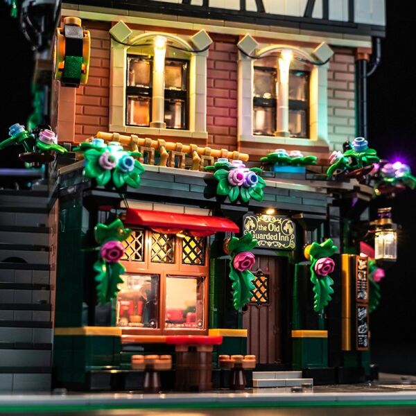 Icons Tudor Corner 10350